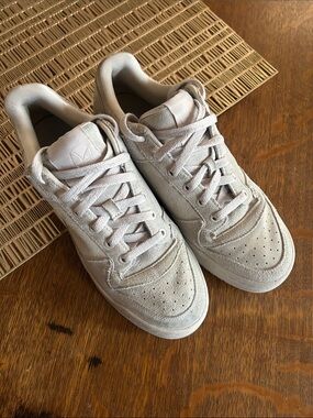 adidas Light Beige Green Low-Top Thick Sole Sneakers Women’s 9.5
